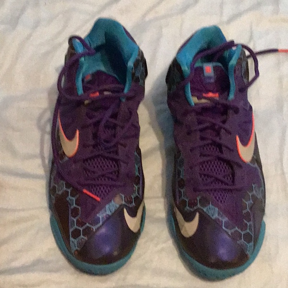 Nike Lebron 11 Hornets - Picture 2 of 3